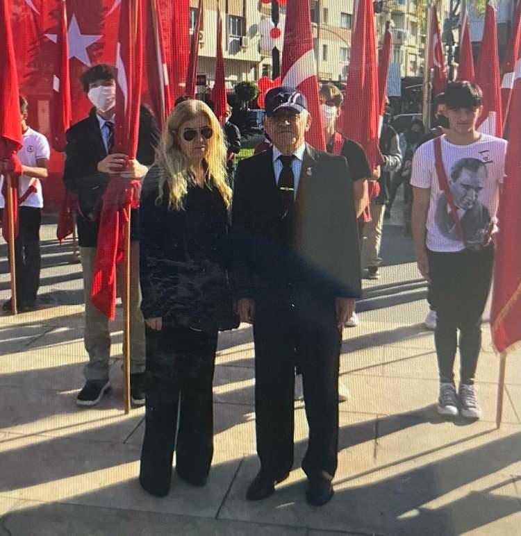 <p>2 KİŞİNİN CANSIZ BEDENİ BULUNDU</p>
<p>Ekipler, evde emekli hemşire Nilüfer Tuzlulu ile emekli askeri personel Yusuf Yıldırım'ın cansız bedeniyle karşılaştı. Sağlık ekiplerince yapılan kontrolde, her iki kişinin de çok sayıda bıçak darbesiyle öldürüldüğü belirlendi.</p>
<p> </p>
<p>Cinayet Büro Amirliği, Suç Analiz Büro Amirliği, İstihbarat Şube Müdürlüğü ve Olay Yeri İnceleme ekipleri tarafından olayla ilgili çalışma başlatıldı. </p>