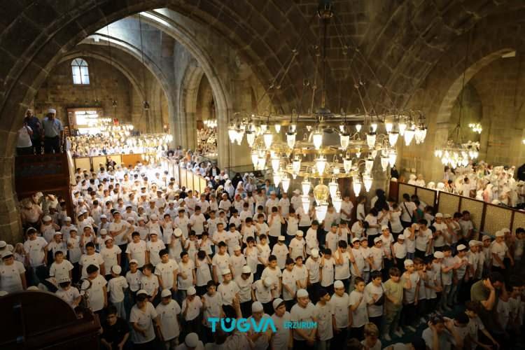 <p>Merasime tam 6 bin 237 çocuk iştirak etti.</p>