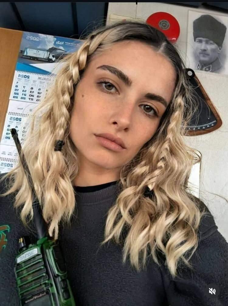 <p>Saatlerce titizlikle izlenen kayıtlardan yola çıkan Cinayet Büro Amirliği ekipleri, silahlı şüphelinin Sinop'ta olduğunu tespit edince operasyon için harekete geçti.</p>

<p> </p>
