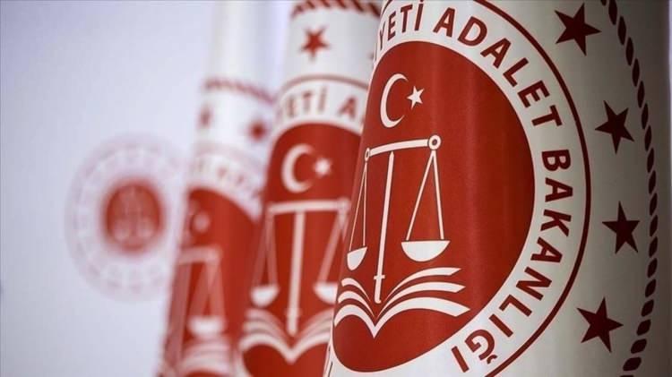<p>Adaylar, <strong><a href="https://www.turkiye.gov.tr"><span style="color:#0000FF">https://www.turkiye.gov.tr</span></a></strong> adresine T.C. kimlik numaraları ve şifreleriyle giriş yaparak başvuru işlemlerini gerçekleştirecek. </p>