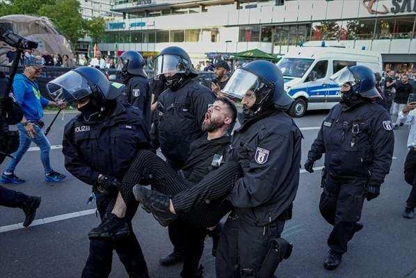 <p>Öte yandan Berlin'in Wittenberg Meydanı’nda da Filistin ile dayanışma gösterisi düzenlendi.</p>

<p> </p>
