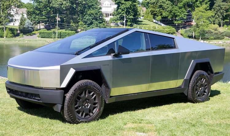<p>Tesla Cybertruck sahibi, iki hafta boyunca şarjda kalan elektrikli aracını çalışmaz halde buldu.</p>
<p> </p>