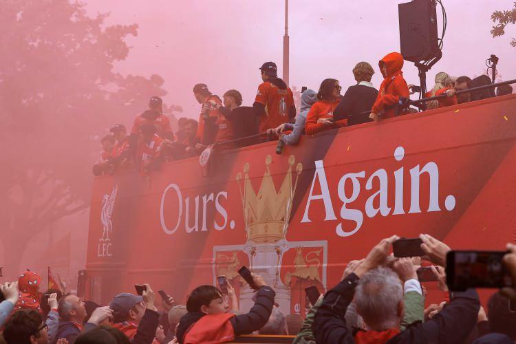 <p>9-Liverpool: 2,51 milyar euro</p>
