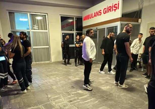 <p><span style="color:#000000">Olay yerine gelen polis ekipleri iki şüpheliyi gözaltına alırken, ayağından yaralandığı öğrenilen Aksakallı ve diğer yaralılar da hastaneye kaldırıldı.</span></p>