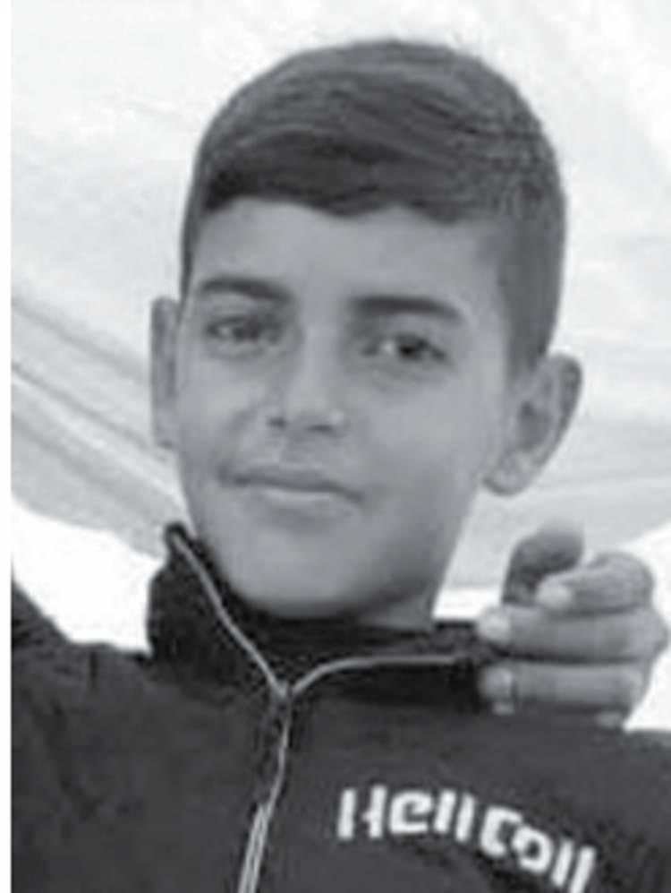 <p><strong>AHMED</strong></p>
<p>11 yaşında öldürüldü. Bir İsrail tankı tarafından ezilerek katledildi. Siyah beyaz filmler izlemeyi seviyordu Ahmed.</p>