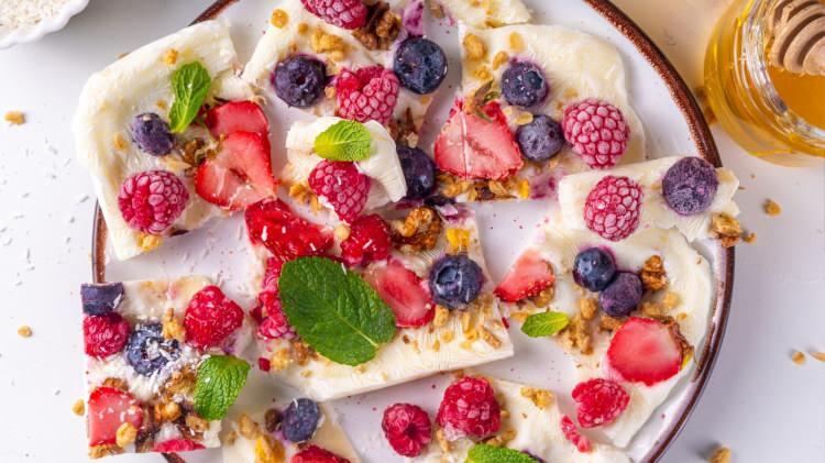 <p><em><strong>Taste Atlas, dünyanın en iyi soğuk tatlılarını (the best frozen desserts) sıraladı. Türk dondurması tüm rakiplerini geride bırakarak zirveye yerleşti.</strong></em></p>