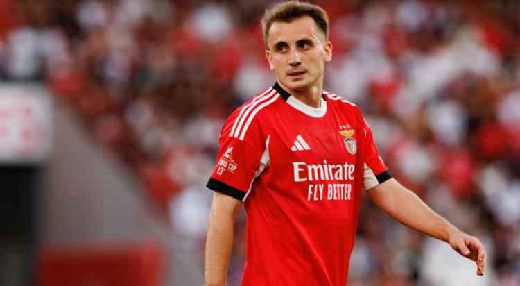 <p>Beşiktaş, Kerem Aktürkoğlu için bonuslarla birlikte 25 milyon euroyu bulan bir teklif sundu.<br />
<br />
Portekizli yetkililer de bu öneriyi değerlendirmeye aldı. </p>

<p><br />
(FOTOMAÇ)</p>
