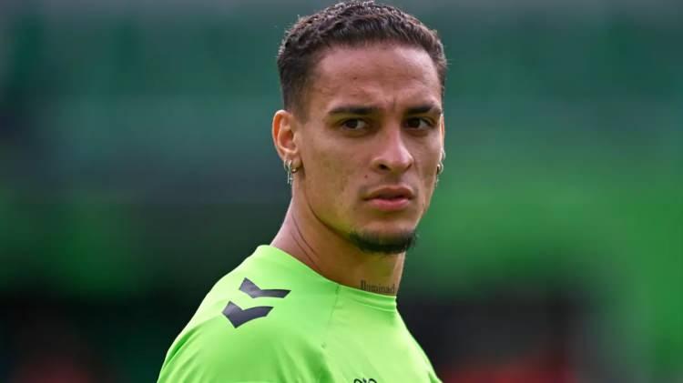 <p>Suudi Arabistan ekiplerinden Al Nassr, Manchester United'ın Brezilyalı kanat oyuncusu Antony için harekete geçti.</p>
