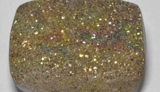 <p>Fırat Nehri’nin su seviyesinin düşmesi, pirit içeren kaya oluşumlarının ortaya çıkmasına neden oluyor.</p>
<p> </p>