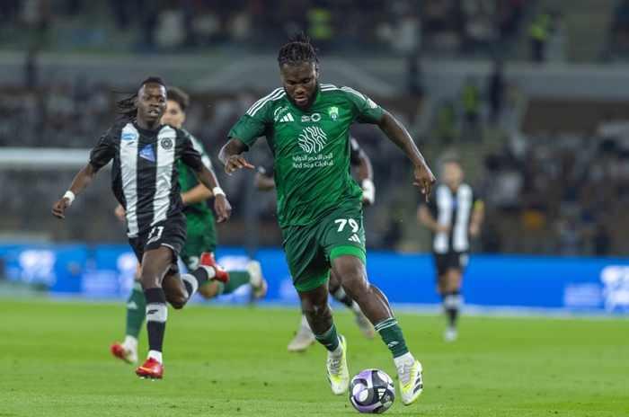 <p>Suudi Arabistan ekibi Al-Ahli'de forma giyen Franck Kessie, menajerler aracılığıyla Fenerbahçe'ye önerildi.</p>
