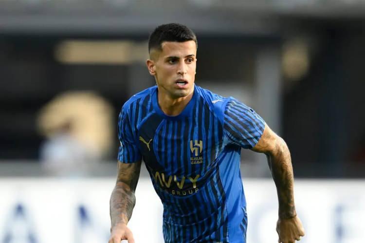 <p>Fenerbahçe'ye menajerler aracılığıyla Al Hilal'den Joao Cancelo önerildi. </p>

<p><br />
Portekizli sağ bek, Avrupa'ya geri dönüş için maaşında ciddi bir indirime gitmeye hazır.<br />
<br />
(SABAH)</p>
