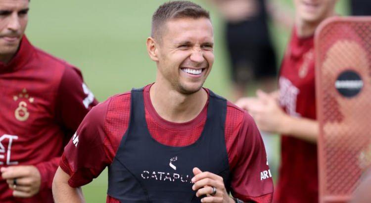 <p>Galatasaray'ın gözden çıkardığı Frankowski, Rennes ile her konuda anlaştı.<br />
<br />
(FOTOMAÇ)</p>