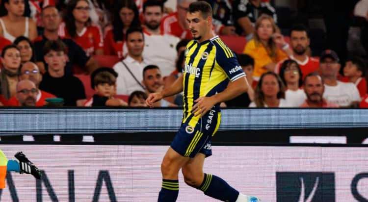 <p>Fenerbahçe'nin gözden çıkardığı Mimovic'e Antalyaspor ve Hoffenheim talip oldu.<br />
<br />
(TAKVİM)</p>