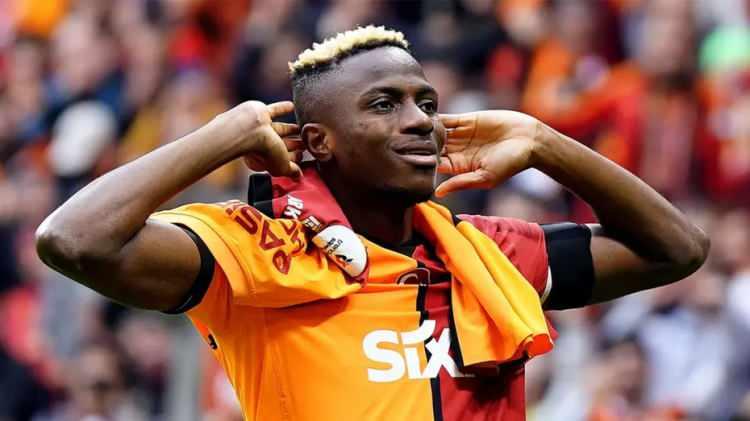 <p>Galatasaray'ın hazırladığı banka teminatlarının bugün ya da yarın Napoli'ye ulaşması bekleniyor.<br />
<br />
İşlemlerin tamamlanmasıyla Victor Osimhen'in İstanbul yolculuğu da başlayacak.<br />
<br />
(AKŞAM)</p>
