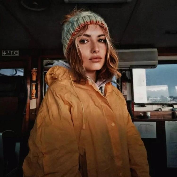 <p>Sinem Somun’un ise olaydan saatler önce sosyal medya hesabından, "Çok basit ya. Hayvanları öldürmeyeceksin, ormanları yakmayacaksın, kadınlara ve çocuklara zarar vermeyeceksin. Kalp kırmayacaksın. Efendi gibi yaşayıp, ölüp gideceksin. Bu kadar basit. İnsan olmak bu kadar basit." diye paylaşım yaptığı görüldü.</p>
