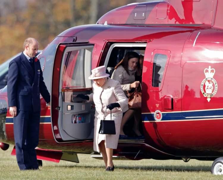 <p>Kraliçe II. Elizabeth, bu helikopteri son olarak 96. doğum gününden kısa bir süre sonra, Sandringham'dan Windsor'a gitmek için kullanmıştı.</p>
