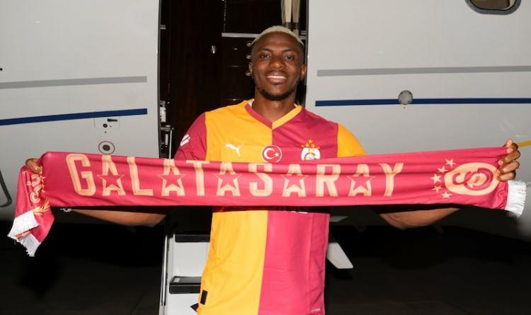 <p>Dün resmi işlemleri tamamlamak için İstanbul'a gelen Nijeryalı yıldız, Türk futbol tarihinin de açık ara en pahalı transferi oldu.</p>