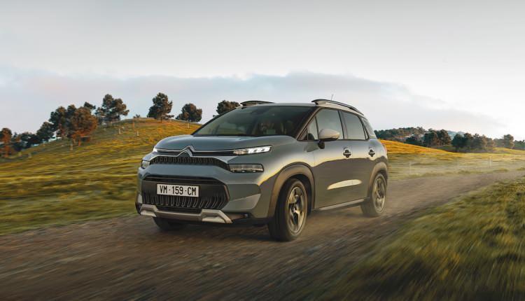 <p>Yerli binek otomobillerin ÖTV oranlarının 5 ve 10 puan azaltılmasıyla beraber Citroen'in C3 Aircross SUV, C4 ve C4X modellerinin fiyatlarında yaklaşık yüzde 3 düşüş gerçekleşti.</p>