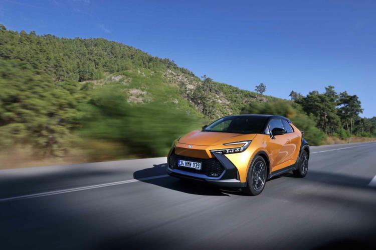 <p>Toyota’nın C-HR Hybrid modelinde yüzde 7,4 fiyat düşüşü yaşanırken; Corolla Hybrid, yeni Corolla Cross Hybrid ve Corolla Hatchback Hybrid modellerinde yüzde 5,5'e varan indirimler oldu</p>

