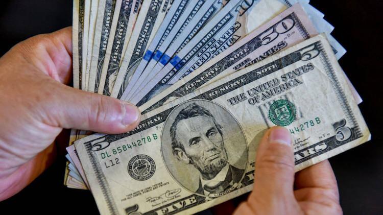 <p>ABD Doları karşısındaki güç söz konusu olduğunda, çoğu kişi Euro veya İngiliz Sterlini gibi küresel rezerv para birimlerinin listenin başında yer alacağını varsayar.</p>
<p> </p>