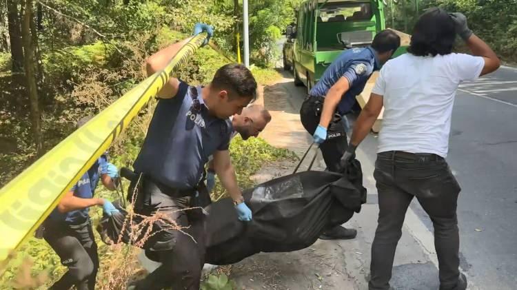 <p>Cumhuriyet Savcısının incelemeleri sonrasında boğularak öldürüldüğü düşünülen kişinin cesedi, Adli Tıp Kurumu Morguna kaldırıldı. </p>
<p> </p>