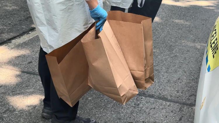 <p>Polis olayın intihar mı yoksa cinayet mi olduğunu araştırıyor.</p>