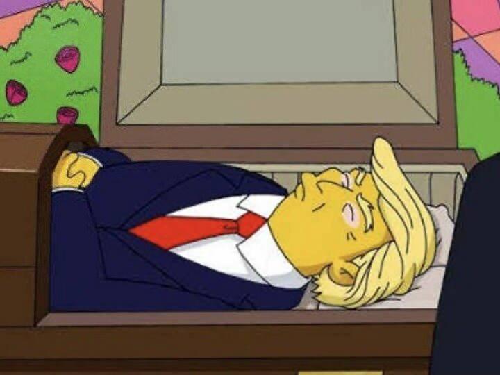 <p><span style="color:#B22222"><strong>TRUMP'IN SONU MU GELİYOR?</strong></span></p>
<p> Groening, dizinin süresiz olarak devam etmesinin planlandığını ancak oyunculardan birinin hayatını kaybetmesi durumunda final yapılabileceğini belirtti. Donald Trump’la ilgili dikkat çeken açıklamasında ise “Trump’tan bahsediyorum, öldüğünde sokaklar dans eden insanlarla dolacak. Tabii Başkan Vance dans etmeyi yasaklayana kadar” diyerek, Amerika’da yaşanabilecek toplumsal karmaşaya gönderme yaptı.</p>