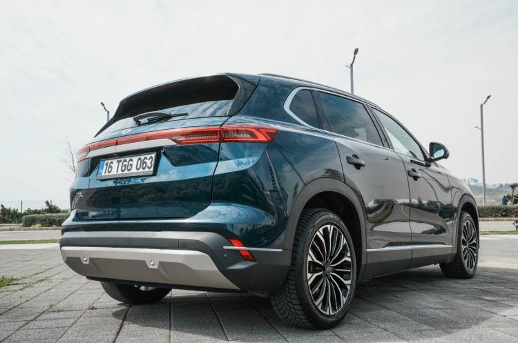 <p>Togg'un satış rekorları kıran SUV modeli T10X'in ÖTV zamlı yeni fiyat listesi paylaşıldı.</p>