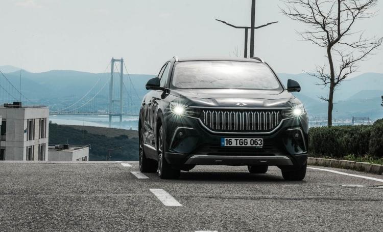 <p>ÖTV düzenlemesi öncesine göre Togg T10X'in başlangıç fiyatında 400 bin lirayı aşan bir artış görüldü.</p>

<p> </p>

<p>Ağustos 2025 itibarıyla yeni siparişlerde ön ödeme tutarı ise 60 bin liradan 100 bin liraya çıkarılmış oldu.</p>
