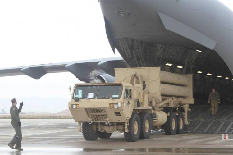 <p>ABD füze kapasitesinin alarm verdiğini ifade eden CNN, ülkenin geçtiğimiz yıl yalnızca 11 THAAD önleyici füze ürettiği, bu yıl ise 12 adet üretmesinin beklendiği yazıldı. </p>
<p> </p>