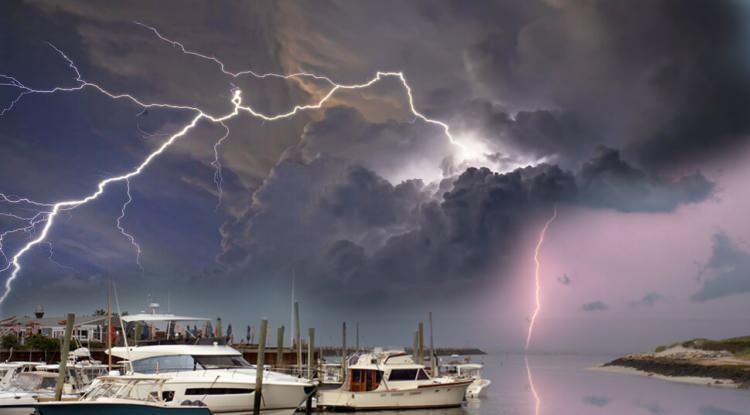 <p><strong>Dünya Meteoroloji Örgütü, tarihin en uzun yıldırım çakmasını doğruladı: 2017'de Doğu Teksas’tan başlayan ve üç eyaleti aşarak 829 kilometre süren “mega flaş”, önceki rekoru geride bıraktı.</strong></p>