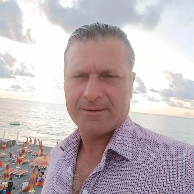 <p>Botulizm gibi nadir bir hastalığın bu şekilde halk arasında yayılması, <strong>İtalya'da büyük bir endişe</strong> yarattı. Bu olay sonrası savcılık, gıda güvenliği konusunda ciddi önlemler almak için harekete geçti.</p>
