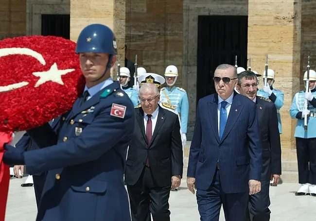 <p>Son dakika haberi... Alınan YAŞ  kararlarına göre; halen 316 olan general ve amiral sayısı, 30 Ağustos 2025 tarihi itibarıyla 332 olacak.</p>
