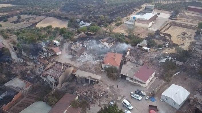 <p>"Evde ulaşamadığımız bir bölge vardı. Oraya sonradan yapılmış bir duvarı kırarak yanan yere ulaşmaya çalıştık. Zamanında gömme dolap yapılmış. Biz duvarı kırdık ahşap ile karşılaştık. Onu kırdık Kur'an-ı Kerim'ler ile dolu dolap ile karşılaştık. Dolabın kapağının yanmasına rağmen Kur'an-ı Kerim'ler, dua kitaplarının hiçbiri yanmamış."</p>