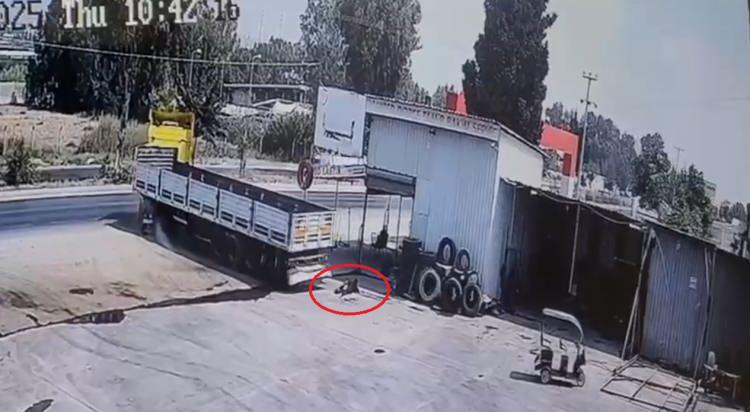 <p>Umut Fidan, 21 ACS 623 plakalı tırı arıza yapınca tamirhaneye getirdi.</p>
