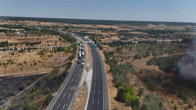 <p>Yangın, ekiplerin yaklaşık 5 saatlik çalışmasıyla söndürüldü. </p>
