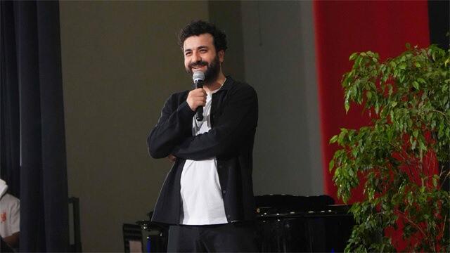 <p><strong>Acun Ilıcalı</strong>, Hasan Can Kaya’ya <strong>kendisinin verdiği miktarın çok çok üstünde yeni teklifler geldiğini</strong>, ancak Kaya’nın hepsini <strong>“Acun abiden yürüyorum”</strong> diyerek <strong>reddettiğini söylemişti</strong>.</p>