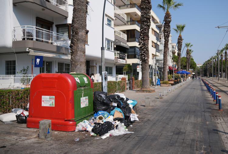 <p>Mahalle sakinlerinden Mudahra Osmancıklar ise görüntülerin ilçeye yakışmadığını ve durumdan rahatsız olduklarını belirterek, belediyenin mahalleye hizmet getiremediğini ileri sürdü.</p>
