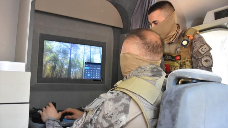 <p>Arslan, polis ekiplerinin yangınların çıkmasını engelleme mücadelesinin yanında, yayılmasını önleme ve çıkış nedenini tespit konularında da çalışma yürüttüğünü sözlerine ekledi.</p>
