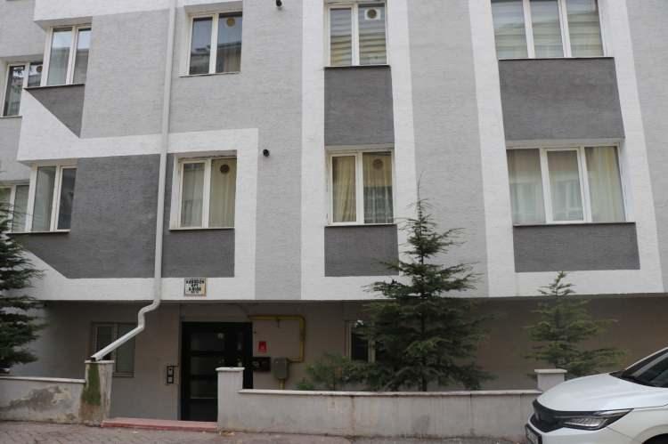 <p>Polis ekiplerinin o tarihte yaptığı çalışmasında yabancı hat kullandığı belirlenen <strong>23 yaşındaki Emine Özkaya’ya ait bir iz bulunamadı.</strong></p>