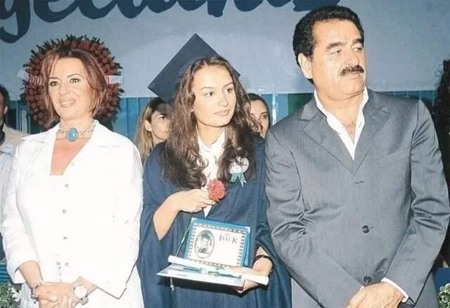<p>Ünlü oyuncu <strong>Perihan Savaş</strong>’ın, <strong>İbrahim Tatlıses</strong> ile olan evliliğinden dünyaya gelen kızı <strong>Zübeyde Melek Akkaş</strong>’ın oğlu <strong>Fahri Efe</strong> 15 yaşına girdi.</p>