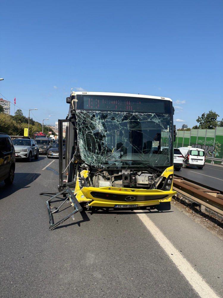 <p><strong>MİNİBÜS DEVRİLDİ</strong></p>

<p>İhbar üzerine olay yerine sağlık, polis ve itfaiye ekibi sevk edildi. Kısa sürede gelen sağlık ekipleri, yaralıya ilk müdahaleyi olay yerinde yaptı.</p>
