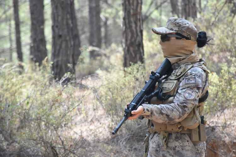 <p>Devletin sağladığı imkanları, toplumun huzuru için seferber ettiklerini vurgulayan Arslan, <strong>"Ciğerimiz olan ormanlarda bir ağacın bile yanması yüreğimizi acıtıyor. Bu yüzden Antalya İl Emniyet Müdürlüğü olarak her konuda olduğu gibi orman yangınlarına karşı hemen reaksiyon göstererek bütün imkanlarımızı kullanıyoruz." </strong>dedi.</p>

<p> </p>
