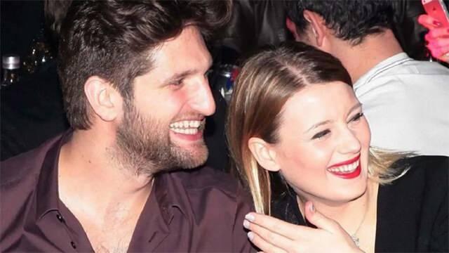 <p><strong>Özel hayatlarını gözlerden uzak</strong> yaşamayı tercih eden <strong>Gizem Karaca</strong> ve eşi <strong>Kemal Ekmekçi</strong>, kızları <strong>Leyla Yaz</strong> ile birlikte dışarı çıkarken paylaştıkları <strong>o fotoğrafla kısa sürede büyük beğeni topladı.</strong></p>
