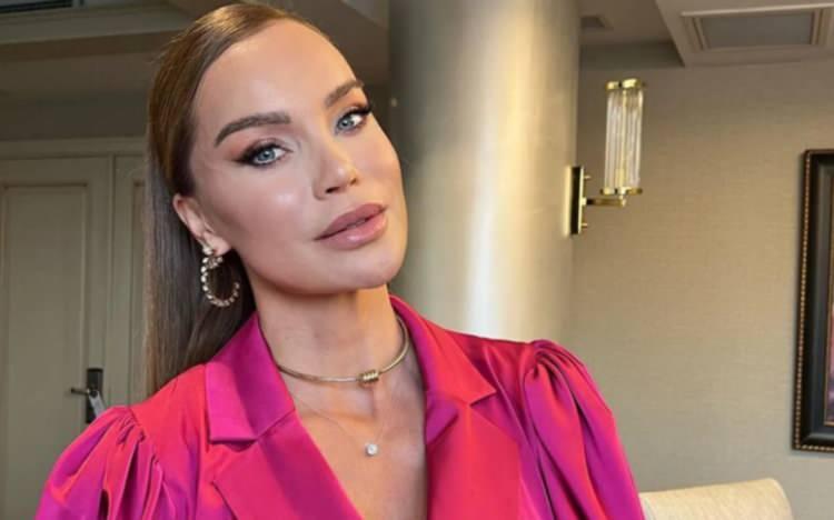 <p><span style="color:#000000"><strong>Eski manken ve sunucu Ebru Şallı da sosyal medya platformu TikTok hakkında dikkat çeken açıklamalarda bulundu.</strong></span></p>