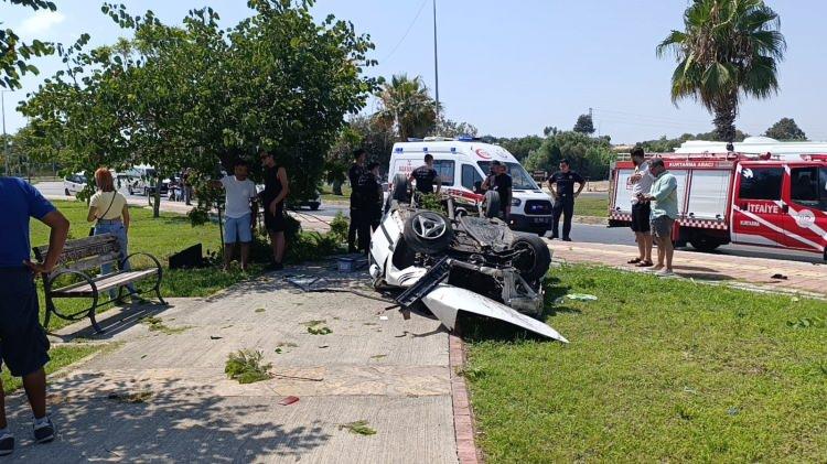 <p>Edinilen bilgiye göre, Samet K. idaresindeki 07 BDH 224 plakalı Fiat Tofaş marka otomobil, sürücüsünün direksiyon hakimiyetini kaybetmesi sonucu kaldırıma çarptı. </p>
