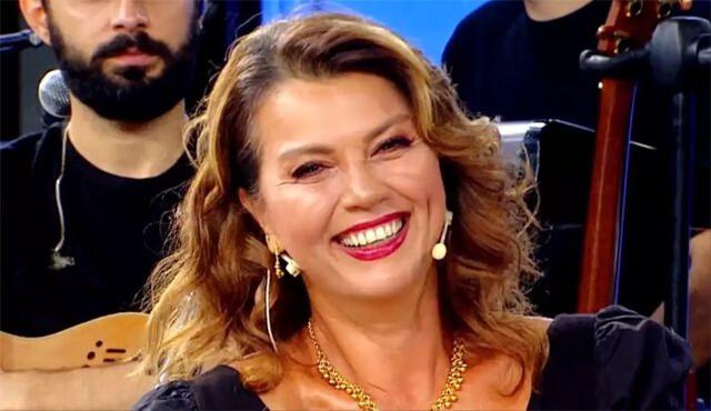 <p><em>İşte <strong>Açelya Akkoyun’un halk pazarından paylaştığı</strong>, takipçilerini hem <strong>duygulandıran</strong> hem de <strong>gülümseten</strong> o kareler…</em></p>