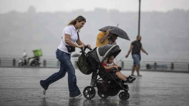 <p><strong>UYARI ÜSTÜNE UYARI GELDİ</strong></p>
<p> </p>
<p>Meteoroloji Genel Müdürlüğü, son hava durumu tahminlerini paylaştı ve sağanak uyarısında bulundu. İstanbul dahil 20 il için sel ve su baskınlarına karşı vatandaşlar uyarıldı.</p>