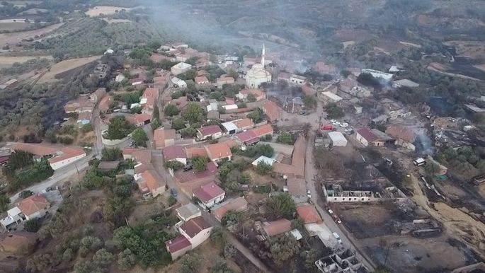 <p>Çanakkale'de 8 Ağustos Cuma günü saat 13.30 sıralarında merkeze bağlı Sarıcaeli köyü yakınlarında ormanlık alanda başlayan yangın rüzgarın da etkisiyle büyüyerek geniş bir alana yayıldı ve yerleşim yerlerini tehdit etti.</p>

<p> </p>
