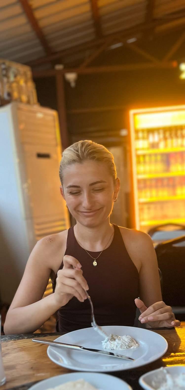 <p>Trabzon’da boşanma aşamasındaki eşi Ali Somun (30) tarafından katledilen Sinem Somun’un (27), anneannesi Gülnaz Topaloğlu konuştu.</p>

<p> </p>
